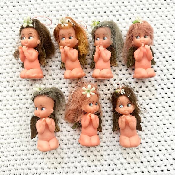 Vintage Set 7 Hong Kong Kewpie Big Eyed Rubber Kneeling Praying Angel Mini Dolls - Picture 1 of 6